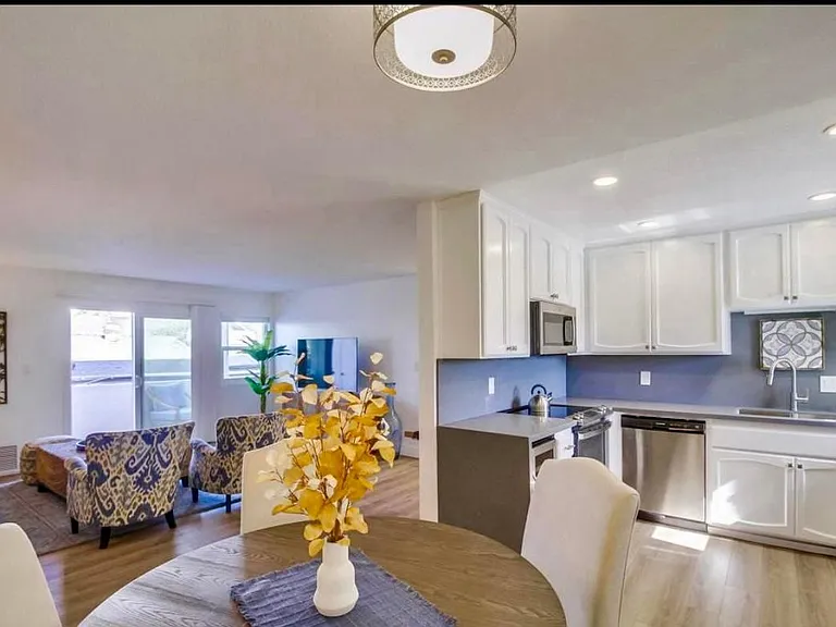 374 Orange Ave #B — Photo 3