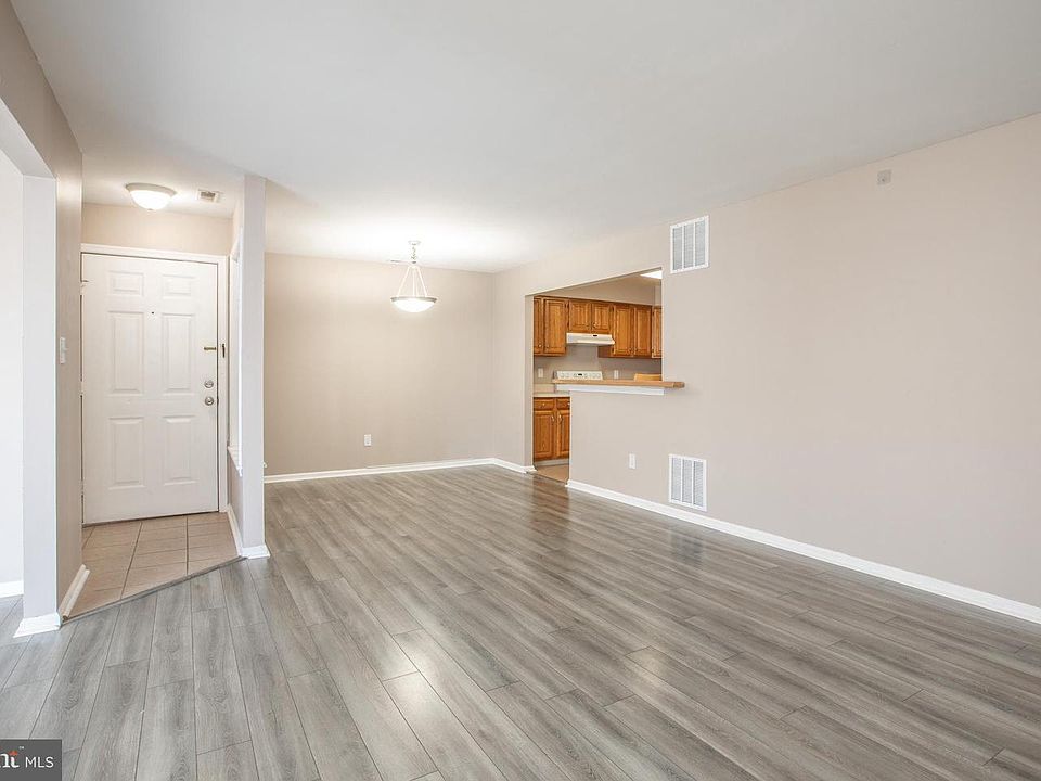 1st image of 19 Canterbury Ct