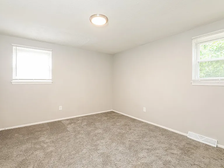 785624_024_main_bedroom_12887076.jpg