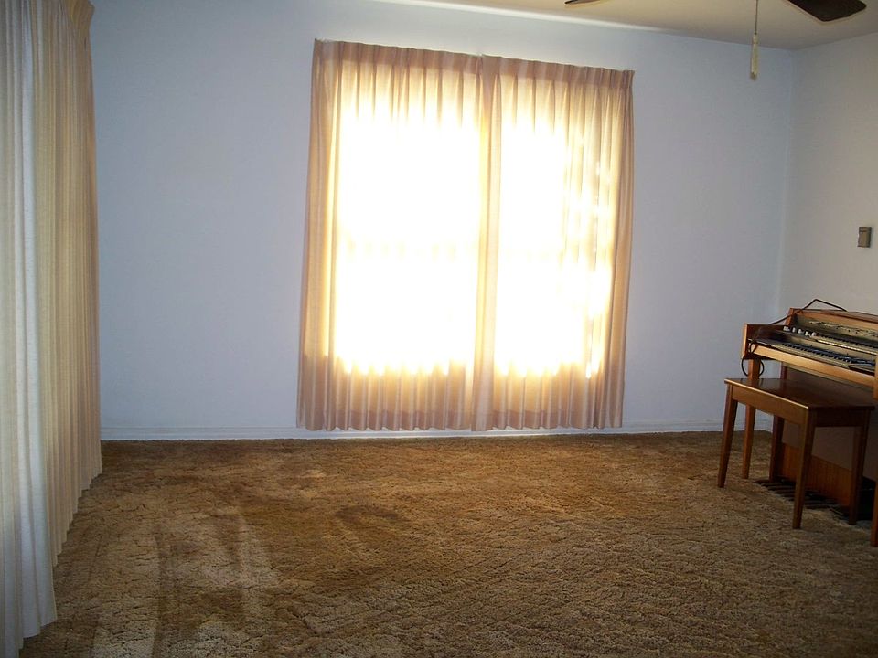 1st image of 4608 Lake Park Dr
