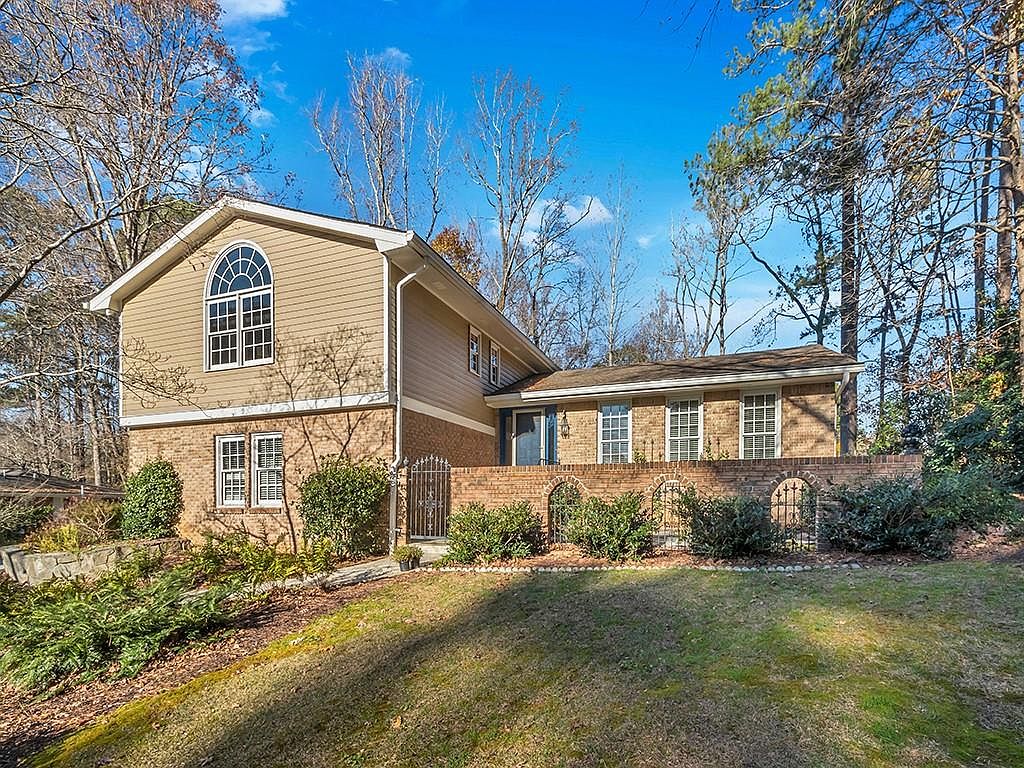 2494 Fontainebleau Dr, Dunwoody, GA 30360 | Zillow