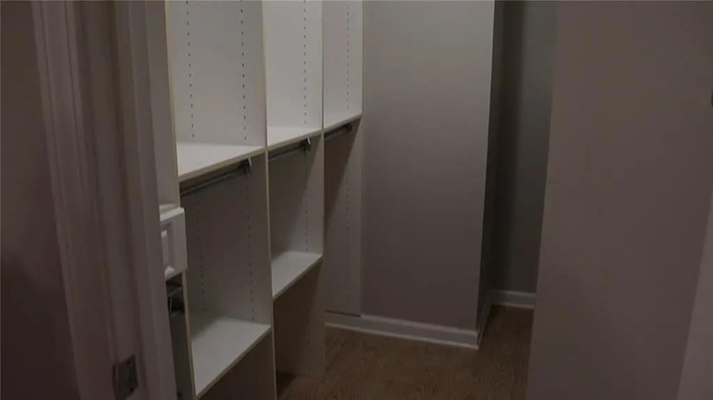 3 bed, 2.0 bath, 1298 sqft, $2,500 — Photo 4