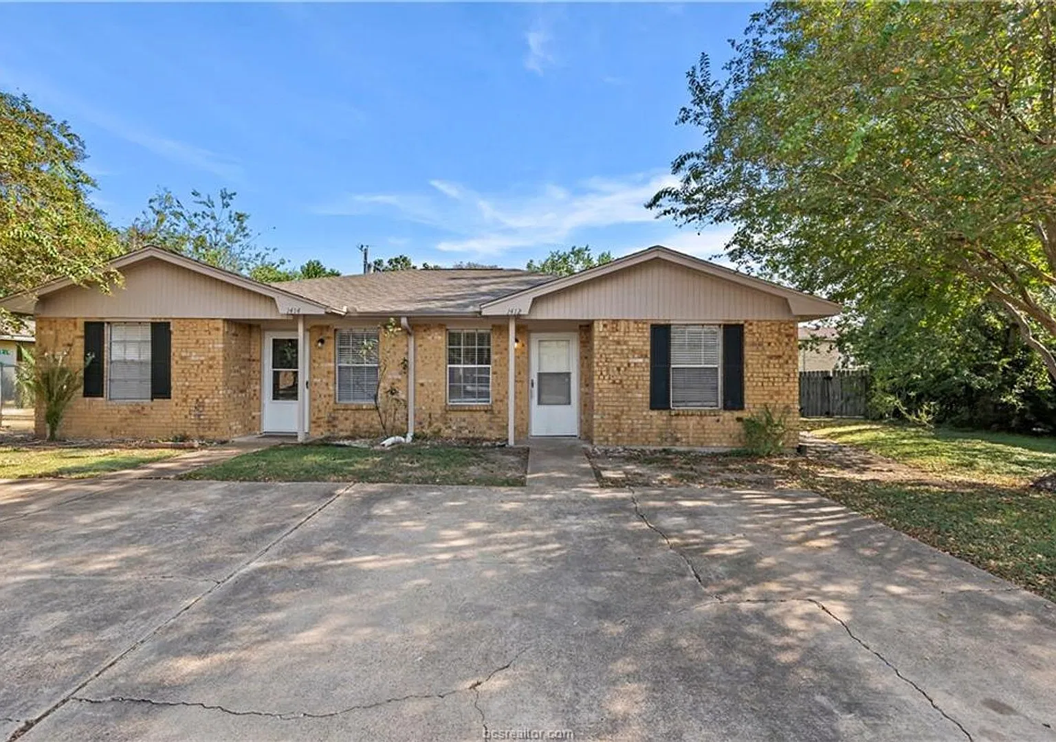 1412 Hillside Drive — Photo 1