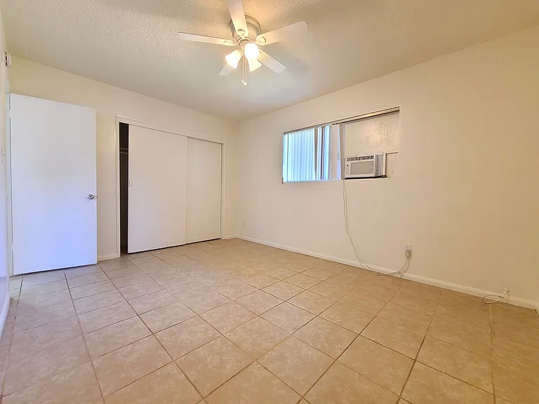 Central Ave. - 1302-1308 E. — Photo 19