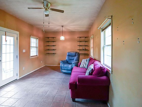 3rd image of 430 Spring St