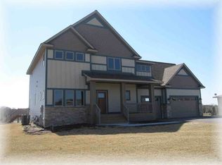 447 Wren Ln, Hudson, WI 54016