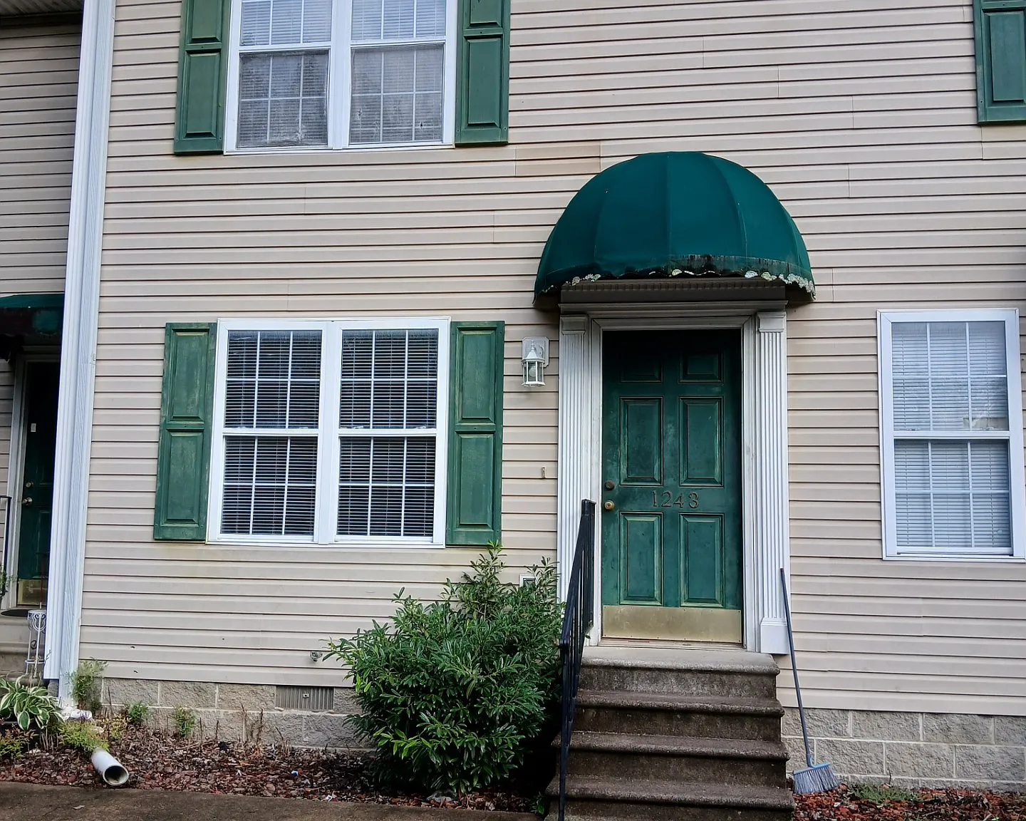 2 bed, 1.5 bath, 1100 sqft, $1,100 — Photo 1