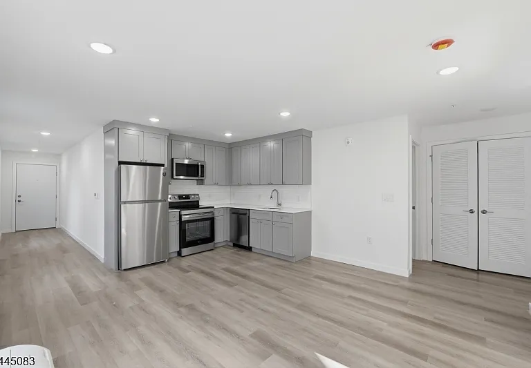 566 Springfield Ave #305 — Photo 6