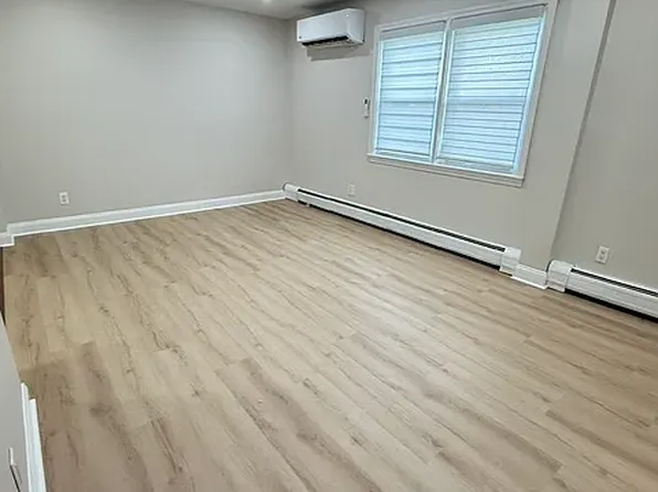 15041 Roosevelt Ave #1, Flushing, NY 11354