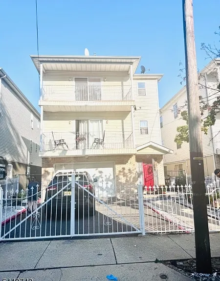 87 N 6th St — Photo 1