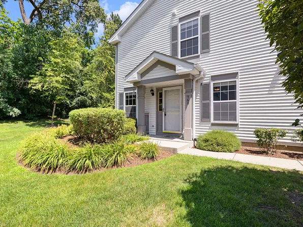 560 Jennifer Cir, Mundelein, IL 60060