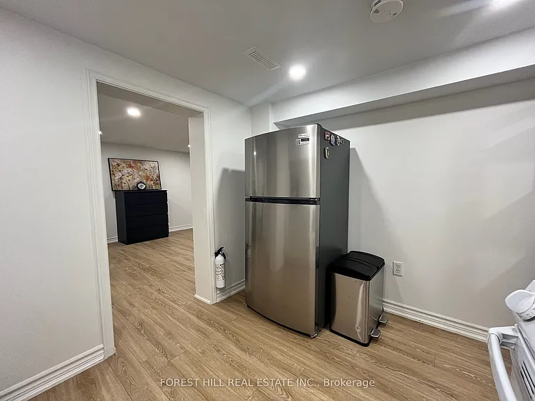 960 Briar Hill Ave #BASEMENT — Photo 9
