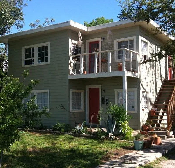 404 W 51st St #B — Photo 1