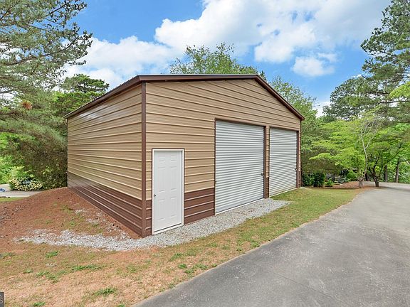 4th image of 157 Nelle Dr