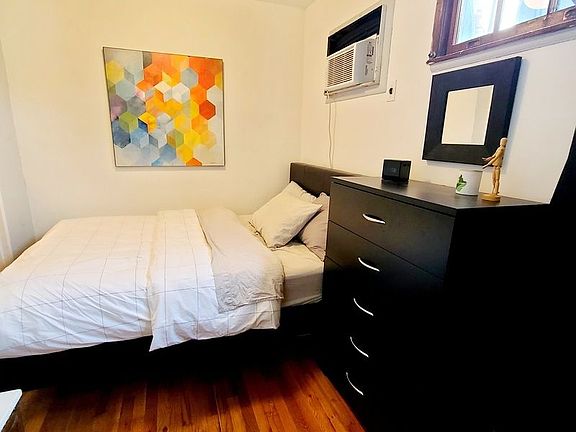 4th image of 102 W 74th St APT A