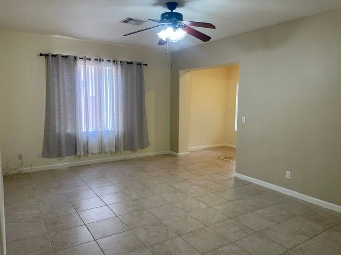 Peccole Ranch 4 Bedroom Home- Great Home -Great Location — Photo 2
