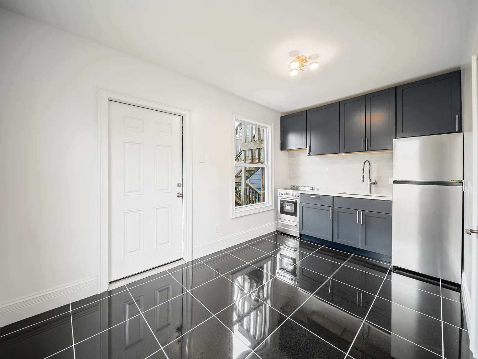 Studio, 450 sqft, $1,550 — Photo 3