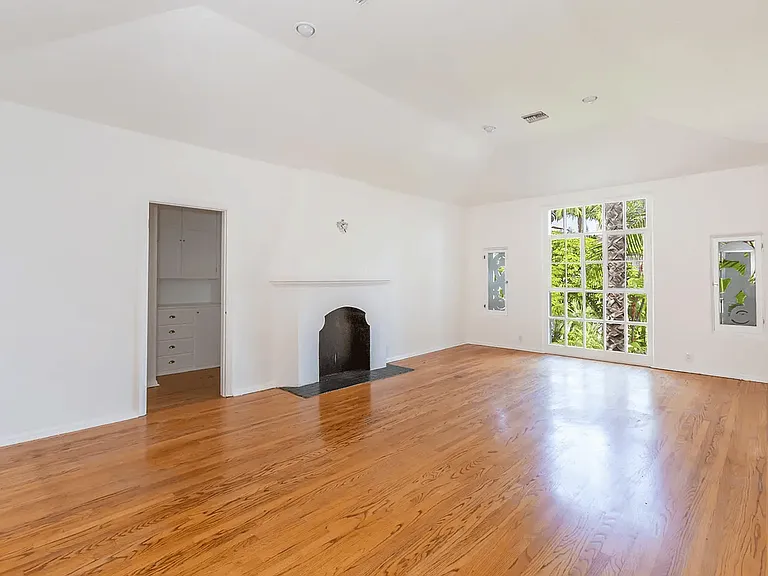 8491 Fountain Ave — Photo 26