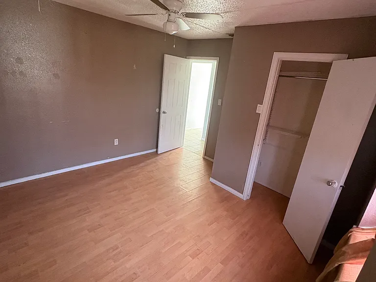 160 Elena St — Photo 8