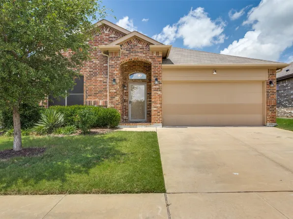 945 Cushing Dr, Fort Worth, TX 76131