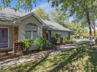 6842 Oakwood Dr, Urbandale, IA 50322