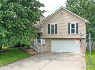 906 Oak Rdg, Kearney, MO 64060