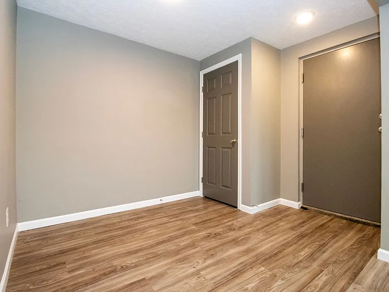 1155 N Elm St #F — Photo 4