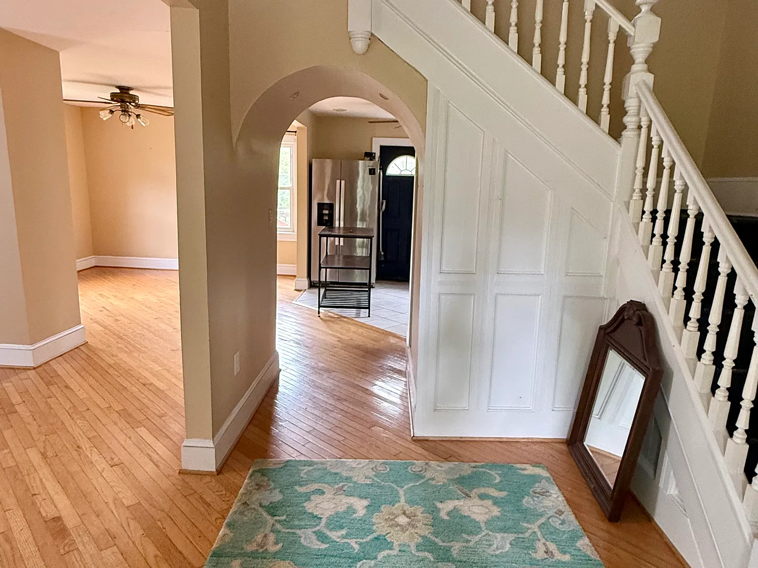 3 bed, 1.5 bath, 1360 sqft, $2,000 — Photo 2