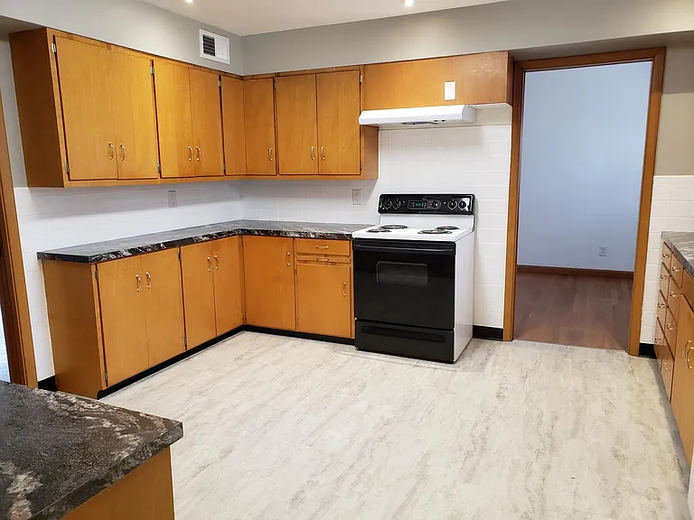 405 E Mumford Dr — Photo 2