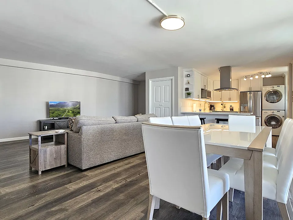 222 Liliuokalani Ave #1403