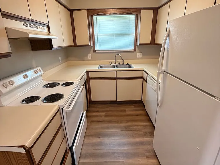 3541 S Jefferson Ave — Photo 6