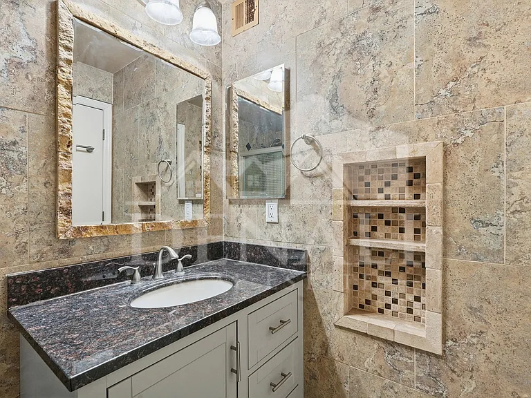 5654 W Mountain View Rd — Photo 18