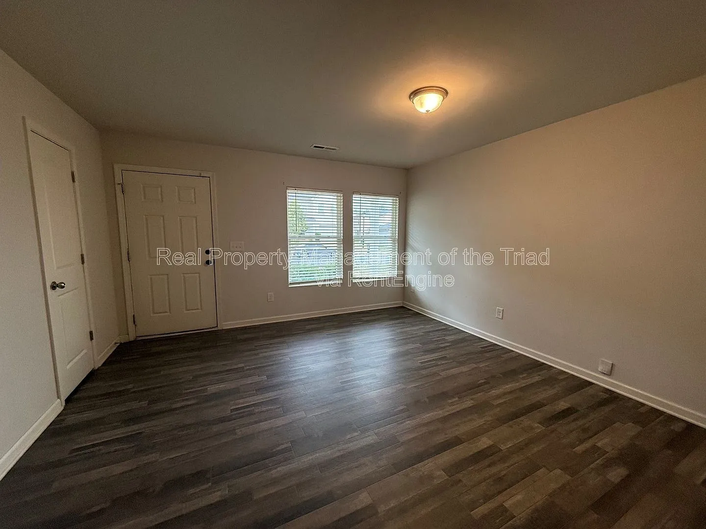 3 bed, 2.5 bath, 1593 sqft, $1,825 — Photo 3