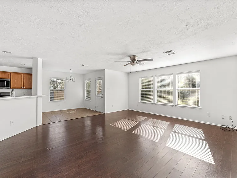6 Druids Glen Pl — Photo 7
