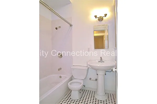 Rented by City Connections Realty | media 32