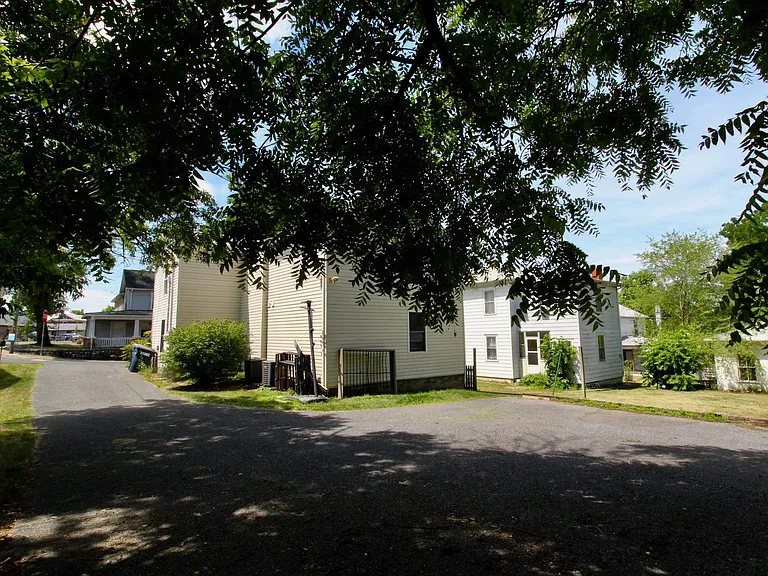 272 W Bruce St — Photo 21
