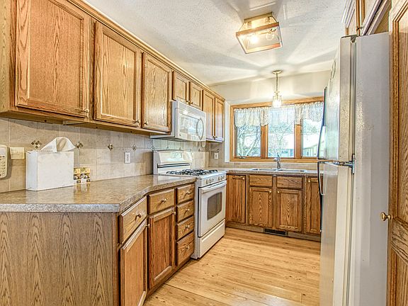 4th image of 3045 Maple Villa Dr SE