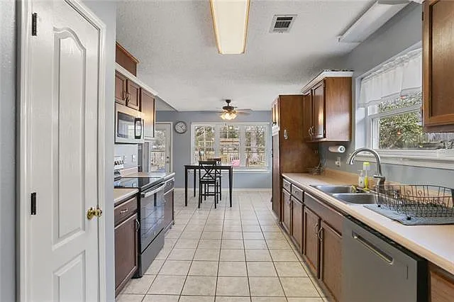 542 Driftwood Cir — Photo 6