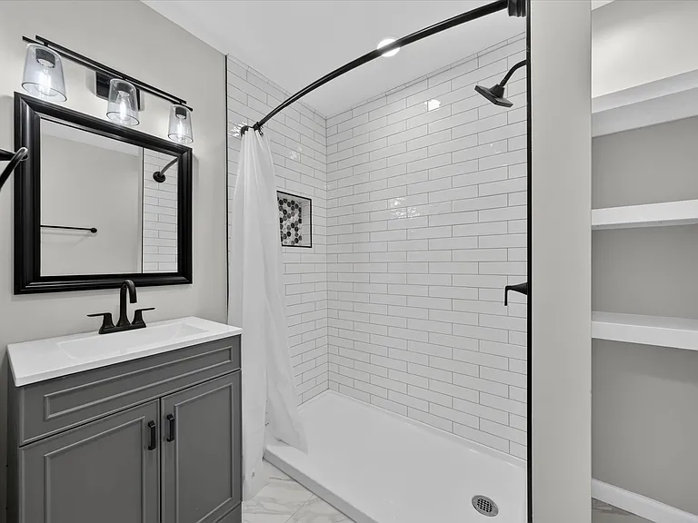 21150 Avon Ln — Photo 29