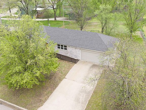 2nd image of 505 Laughlin Dr