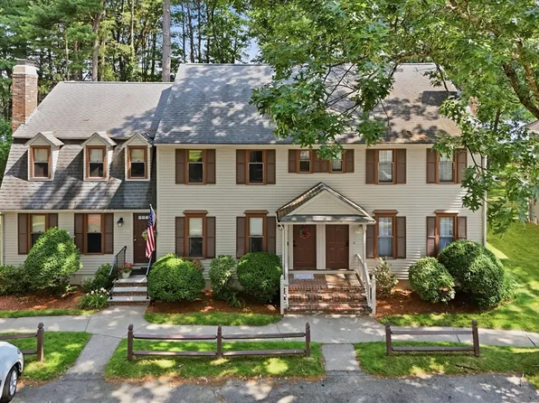 266 Wellman Ave #266, North Chelmsford, MA 01863