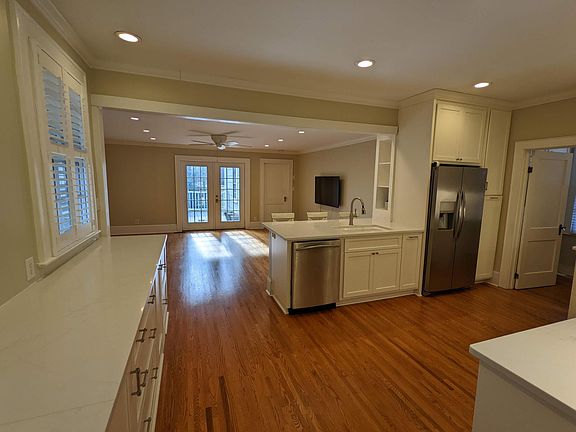 Kitchen (entrance from dining)