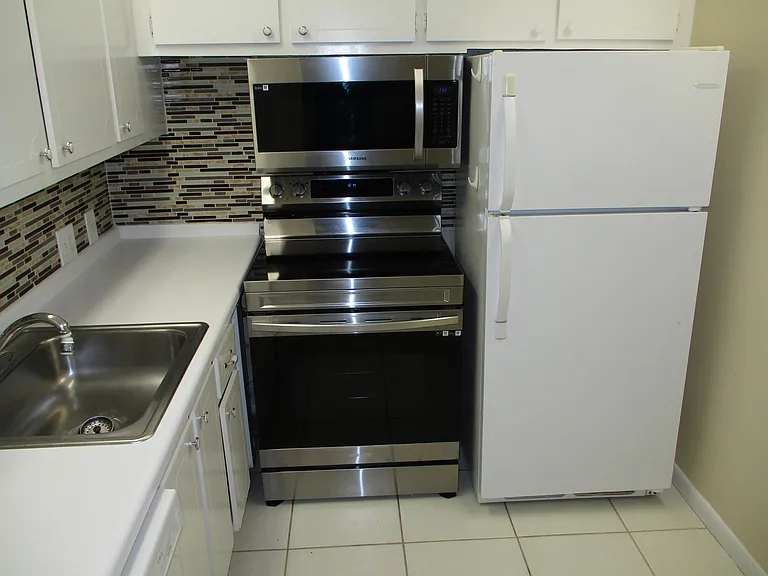 506 Mansfield Dr #M — Photo 4