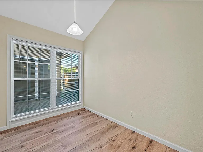 6005 Dooley Dr — Photo 12