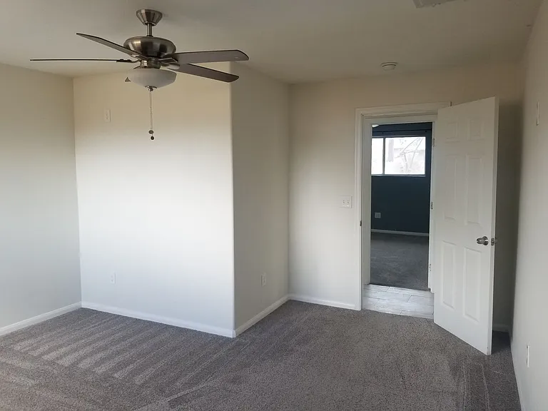 1276 Aurora Dr — Photo 7