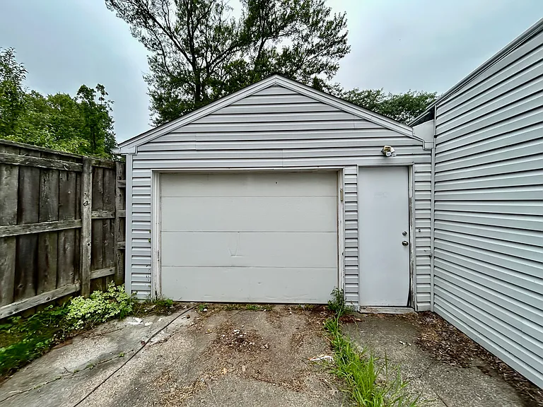 4104 Burton Ave — Photo 24