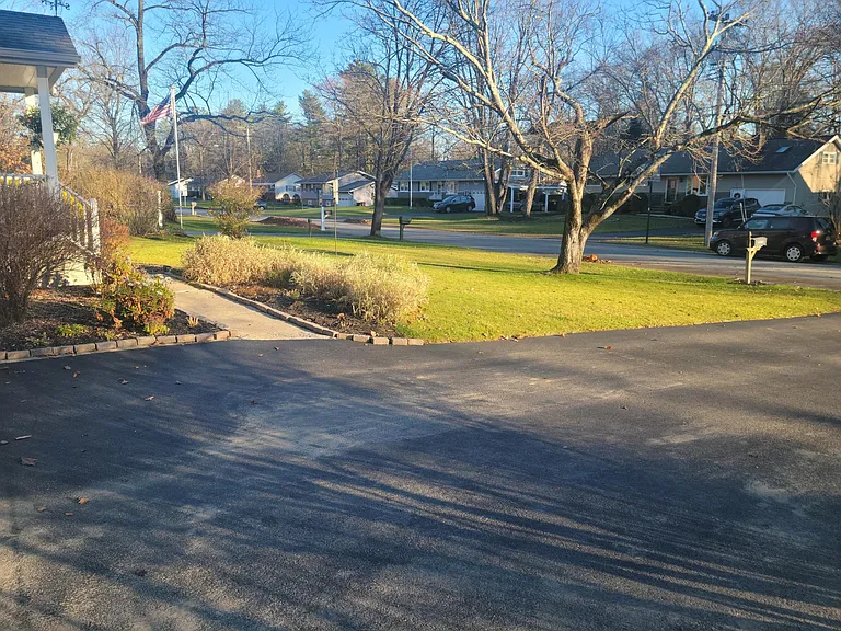8 Quevic Dr — Photo 3
