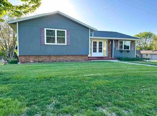 148 Circle Dr, Williamsburg, IA 52361