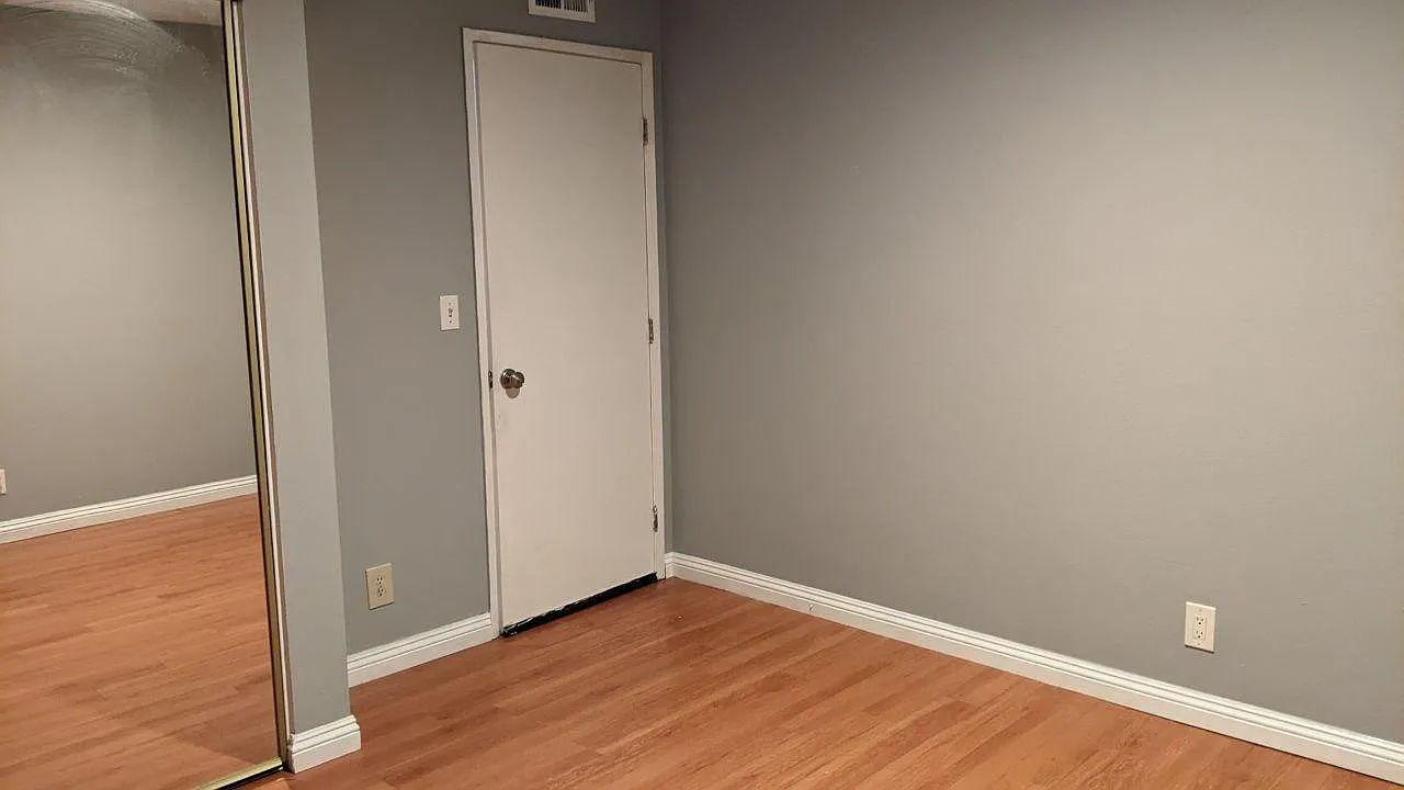 1 bed, 110 sqft, $900 — Photo 3