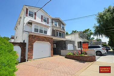 286 Oldfield Street in Midland Beach